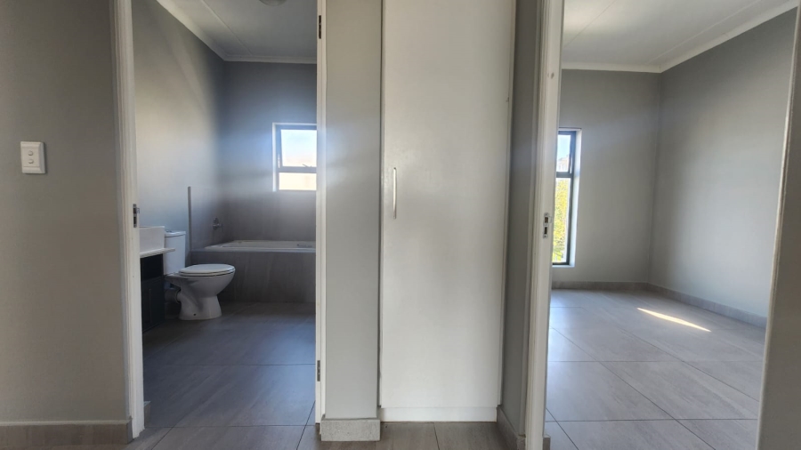 2 Bedroom Property for Sale in Langeberg Heights Western Cape